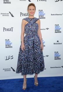 Brie Larson feet photo thumbnail