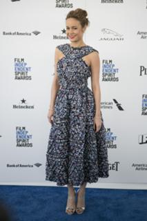 Brie Larson feet photo thumbnail