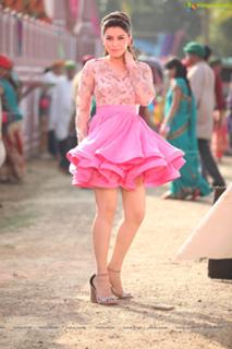Hansika Motwani feet photo thumbnail