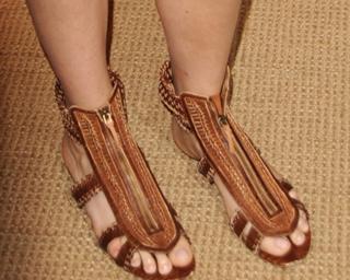 Gwyneth Paltrow feet photo thumbnail