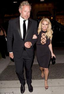 Jessica Simpson feet photo thumbnail
