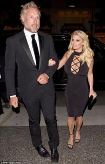 Jessica Simpson feet photo thumbnail