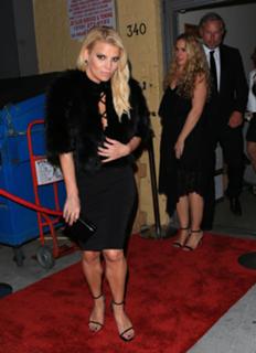Jessica Simpson feet photo thumbnail