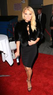 Jessica Simpson feet photo thumbnail