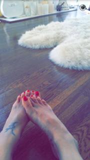 Vida Guerra feet photo thumbnail