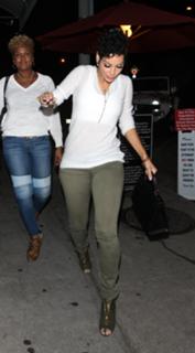 Nicole Murphy feet photo thumbnail