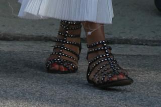 Naomi Campbell feet photo thumbnail