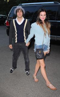 Ashlee Simpson feet photo thumbnail