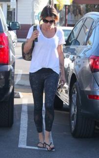 Elisabetta Canalis feet photo thumbnail
