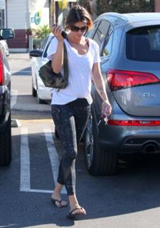Elisabetta Canalis feet photo thumbnail