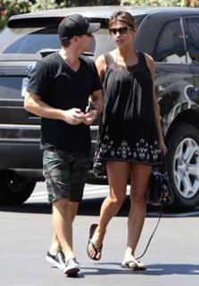 Elisabetta Canalis feet photo thumbnail