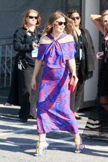 Jessica Biel feet photo thumbnail