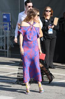 Jessica Biel feet photo thumbnail