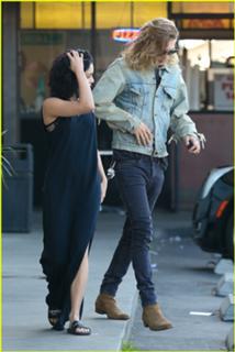 Vanessa Hudgens feet photo thumbnail