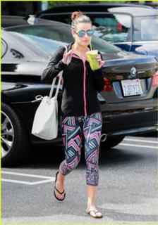 Lea Michele feet photo thumbnail