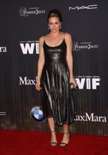 Alicia Silverstone feet photo thumbnail