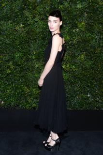 Rooney Mara feet photo thumbnail