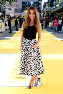 Maria Menounos feet photo thumbnail