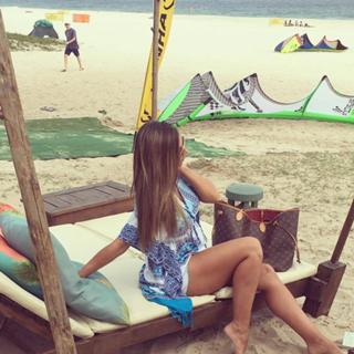 Nicole Bahls feet photo thumbnail