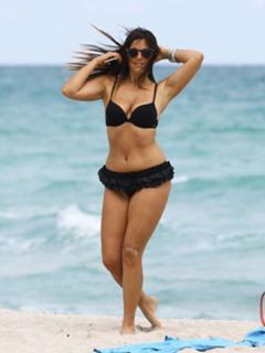 Claudia Romani feet photo thumbnail