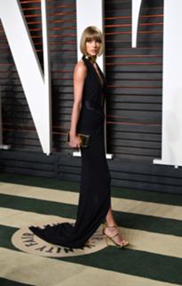 Taylor Swift feet photo thumbnail