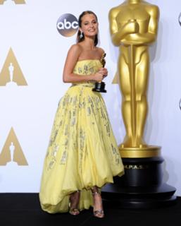 Alicia Vikander feet photo thumbnail