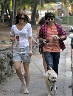 Mandy Moore feet photo thumbnail
