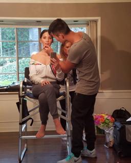 Olivia Munn feet photo thumbnail