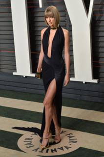 Taylor Swift feet photo thumbnail