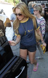Lindsay Lohan feet photo thumbnail