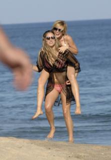 Lindsay Lohan feet photo thumbnail