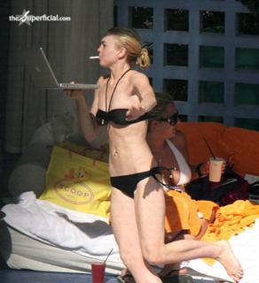 Lindsay Lohan feet photo thumbnail