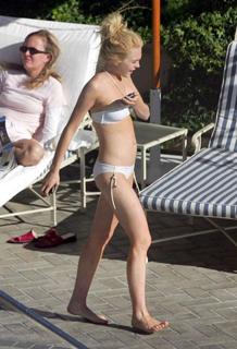 Lindsay Lohan feet photo thumbnail