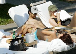 Lindsay Lohan feet photo thumbnail