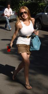 Lindsay Lohan feet photo thumbnail