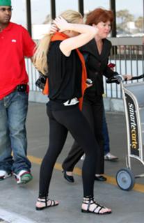 Lindsay Lohan feet photo thumbnail