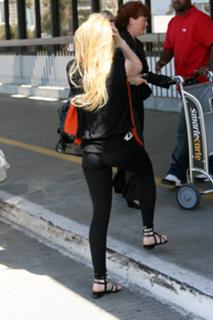Lindsay Lohan feet photo thumbnail
