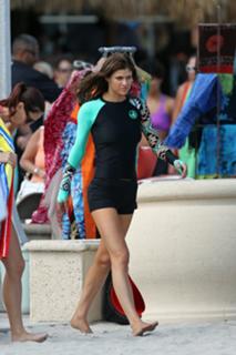Alexandra Daddario feet photo thumbnail