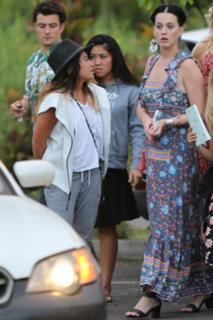 Katy Perry feet photo thumbnail
