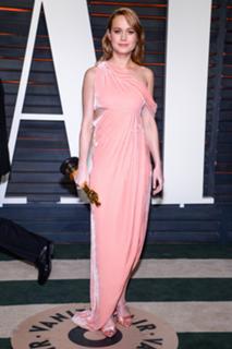 Brie Larson feet photo thumbnail