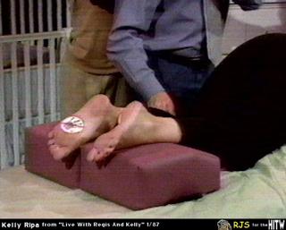 Kelly Ripa feet photo thumbnail