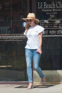 Reese Witherspoon feet photo thumbnail