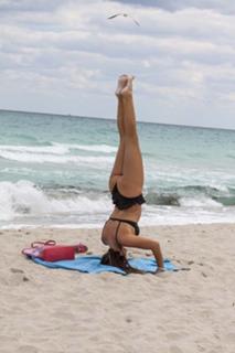 Claudia Romani feet photo thumbnail