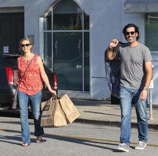 Amy Smart feet photo thumbnail