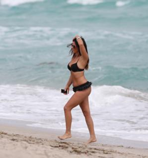 Claudia Romani feet photo thumbnail