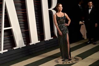 Olivia Munn feet photo thumbnail