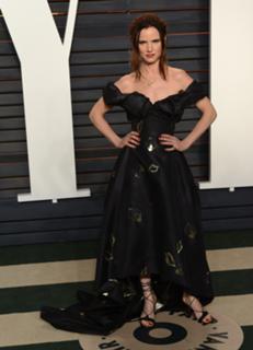Juliette Lewis feet photo thumbnail