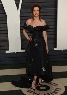 Juliette Lewis feet photo thumbnail