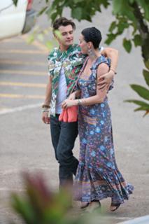 Katy Perry feet photo thumbnail