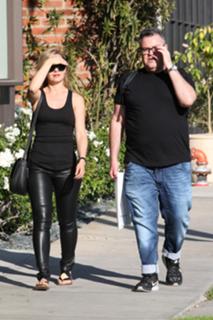 Mena Suvari feet photo thumbnail